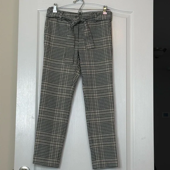 Ann Taylor Belted Taper Pant in Houndstooth / Plaid Size 2 - Picture 2 of 11